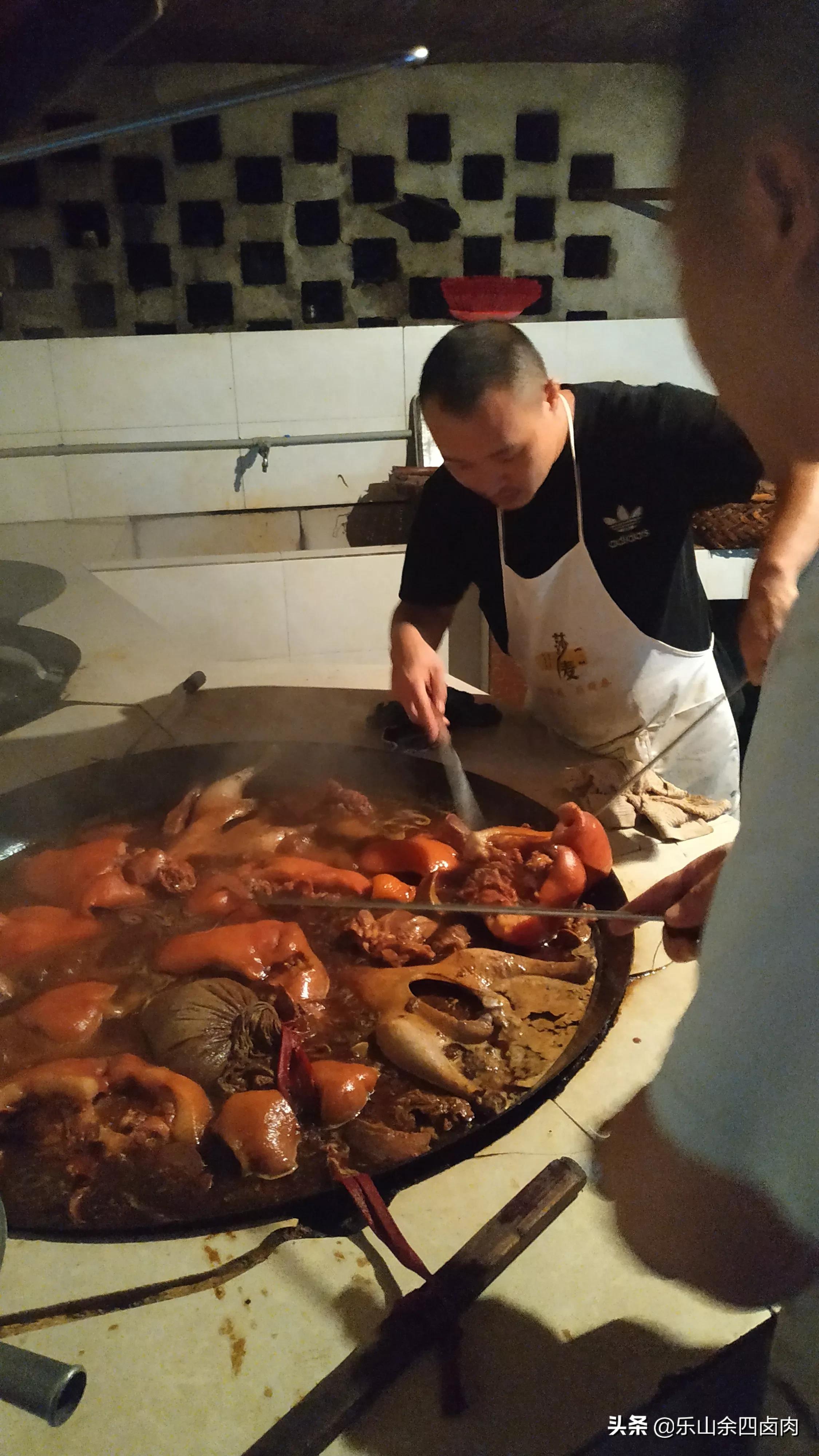 卤肉颜色红亮的技巧,卤水放什么卤肉才红亮