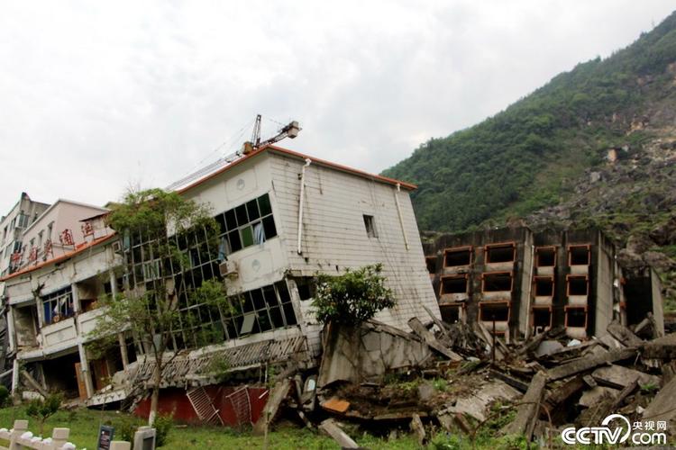 汶川地震中幸存的车,08年汶川地震留下的车