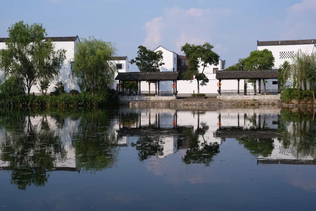 夏天凉快风景好又有水的旅游景点,夏天旅游景点哪里最好玩