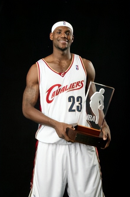 詹姆斯生涯全记录,詹姆斯生涯成就一览