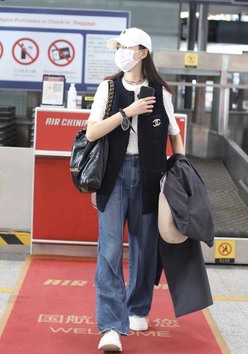 沈梦辰的小香风搭什么鞋子,沈梦辰最新海边吊带裙穿搭