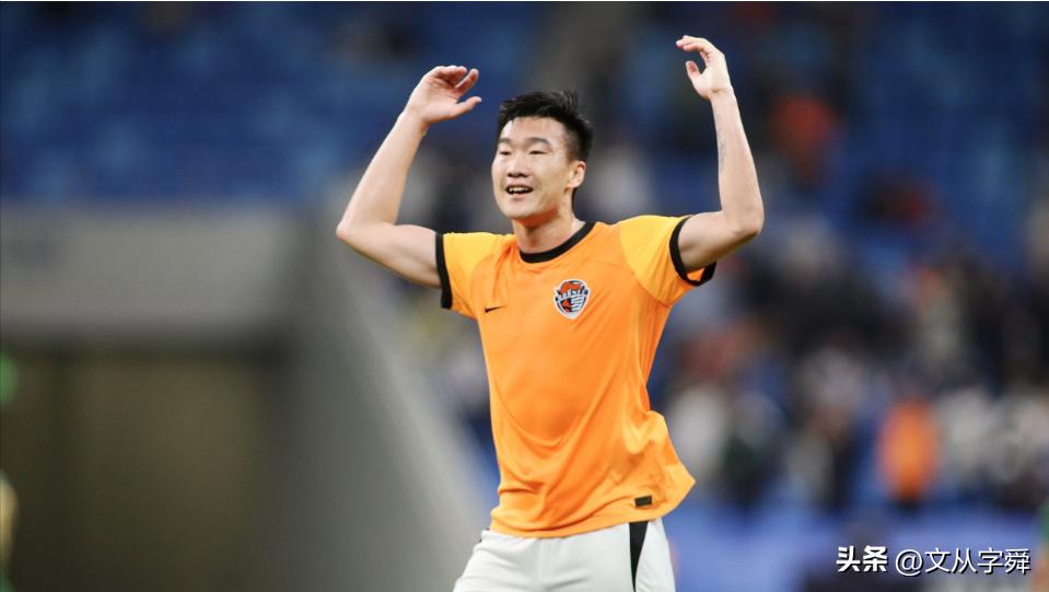 青岛足球甜蜜的520：西海岸拿下六分战，红狮绝杀对手，海牛憾平