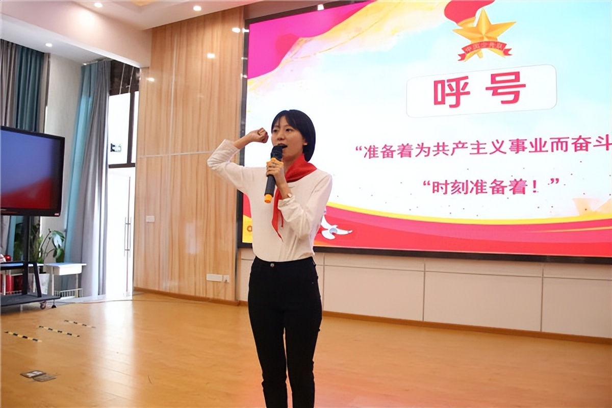 东山国际小学副校长邬超应告诫队员们为自己撑起一片安全的蓝天