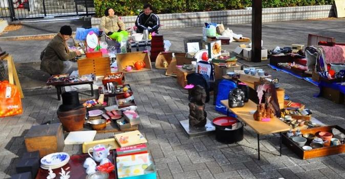 别以为海外*物文**市场“量多价低”：现已赝品横行，捡漏已成过去