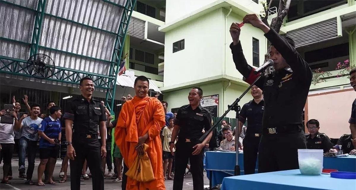 宁做人妖也不愿服兵役，征兵现场吓昏厥，泰国人为何如此抗拒当兵