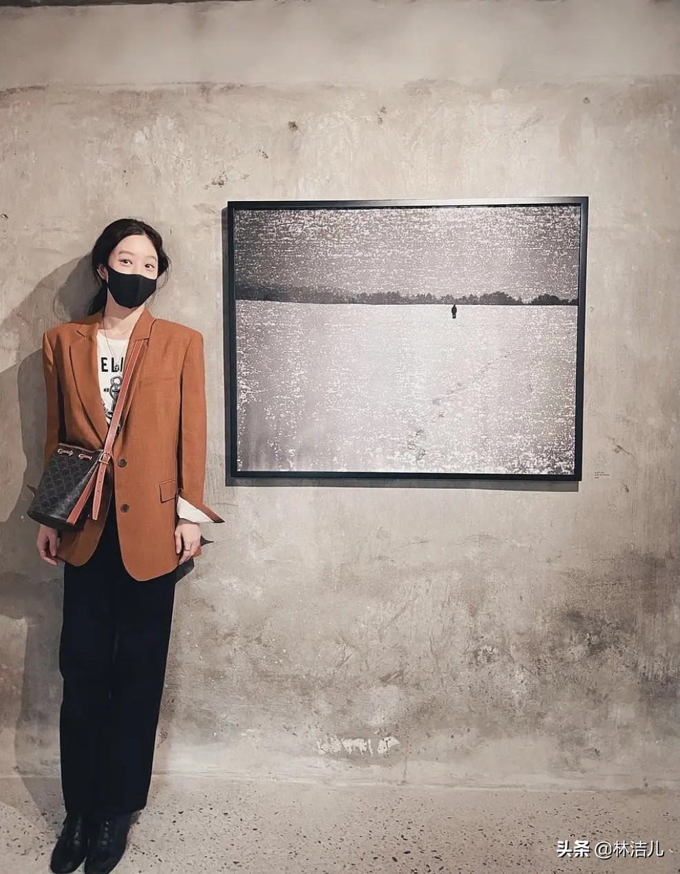 郑丽媛是长脸女星代表？她的妆容好有心机，简单6步就能缩短中庭