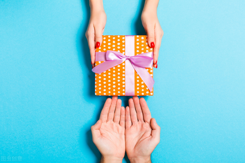 外购礼品赠送客户的账务处理,给客户送外购的礼品怎么做账