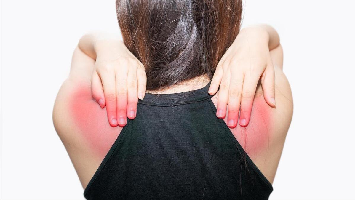 纵隔肿瘤会引起后背肩胛骨痛,右侧背部肩胛骨疼是癌症早期信号