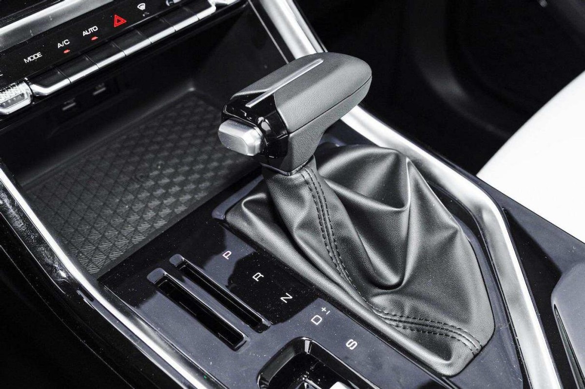 五菱星辰混动版10.98万值不值得买,五菱星辰手动挡低配五座落地价