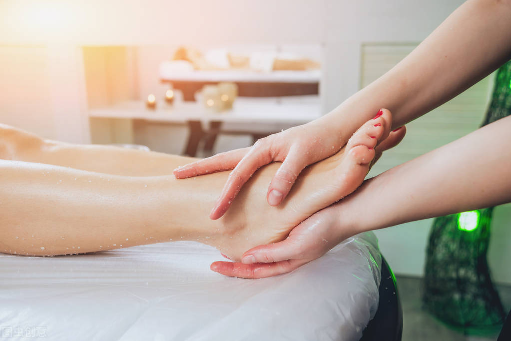 脚底板爱出茧子,脚底板爱脱皮