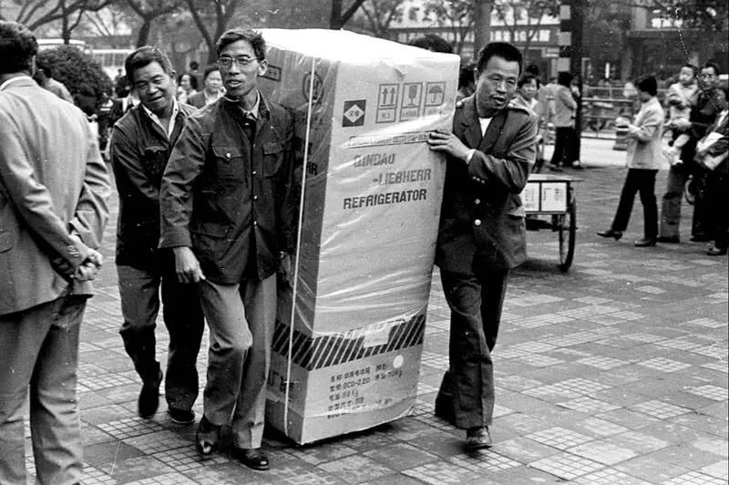 许家印算什么？这个女*子骗**狂揽32亿事发后*债讨**人排满四层楼