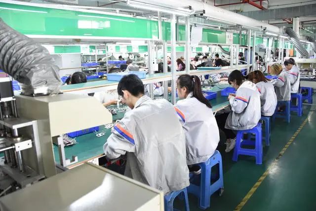 国内工厂难招人，日资工厂“人满为患”，为啥工人都往一处跑？