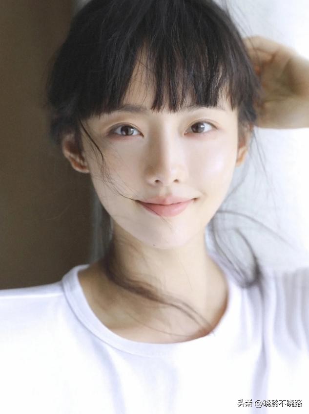 脸上很多明显痣的女人,脸上这四处有痣是天生的美人