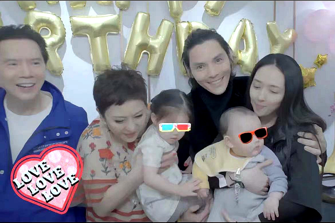 向佐和郭碧婷一家四口合影,向佐郭碧婷夫妇分享儿子周岁宴