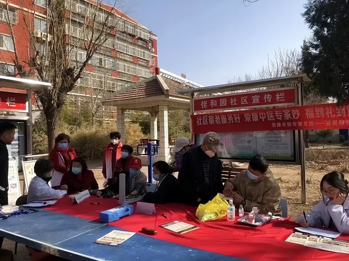 坚守基层四十余年的老中医,76岁老中医退休后坚持奋斗在一线