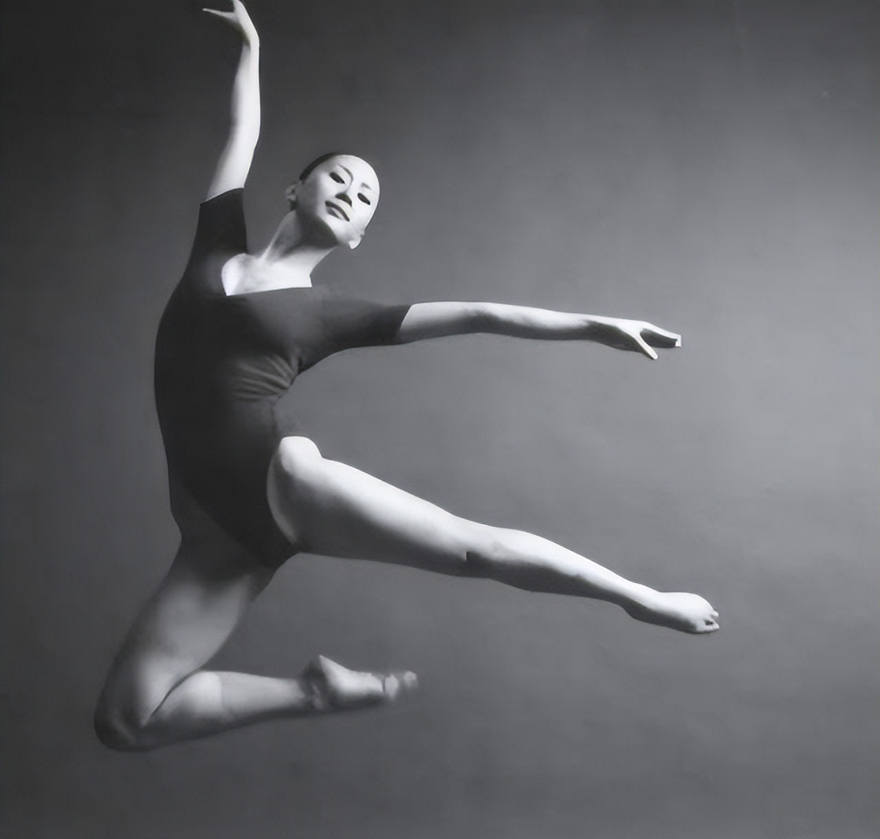 曝光！汤加丽火辣人体写真让父亲气炸，丈夫离婚后她竟然不后悔！