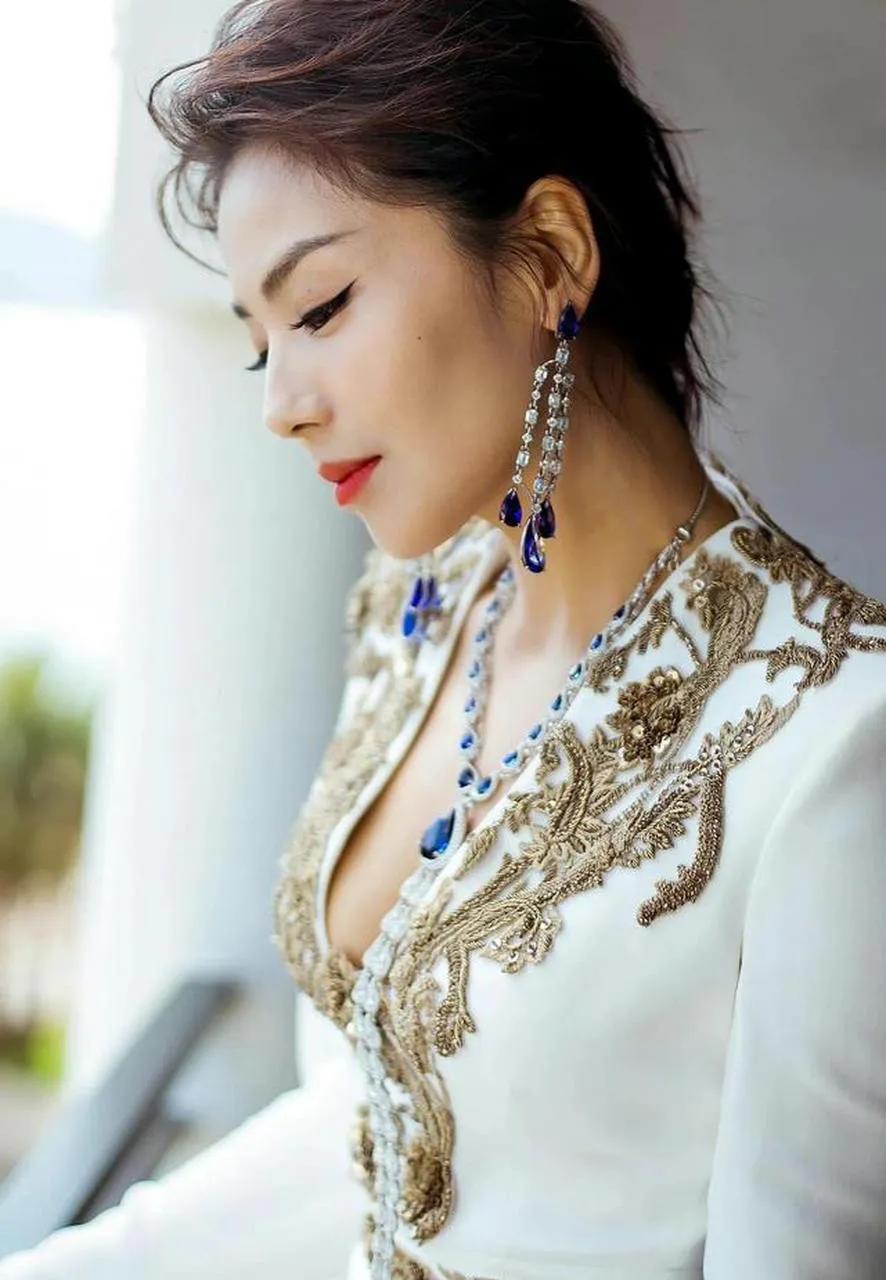 刘涛皮肤紧致胜过年轻女星,40岁刘涛皮肤白嫩零皱纹