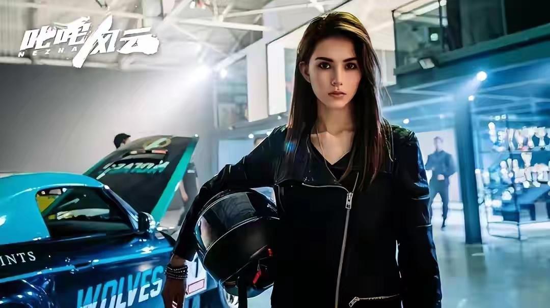 昆凌17岁遇见周杰伦21岁成天王嫂,昆凌17岁就被周杰伦追上视频