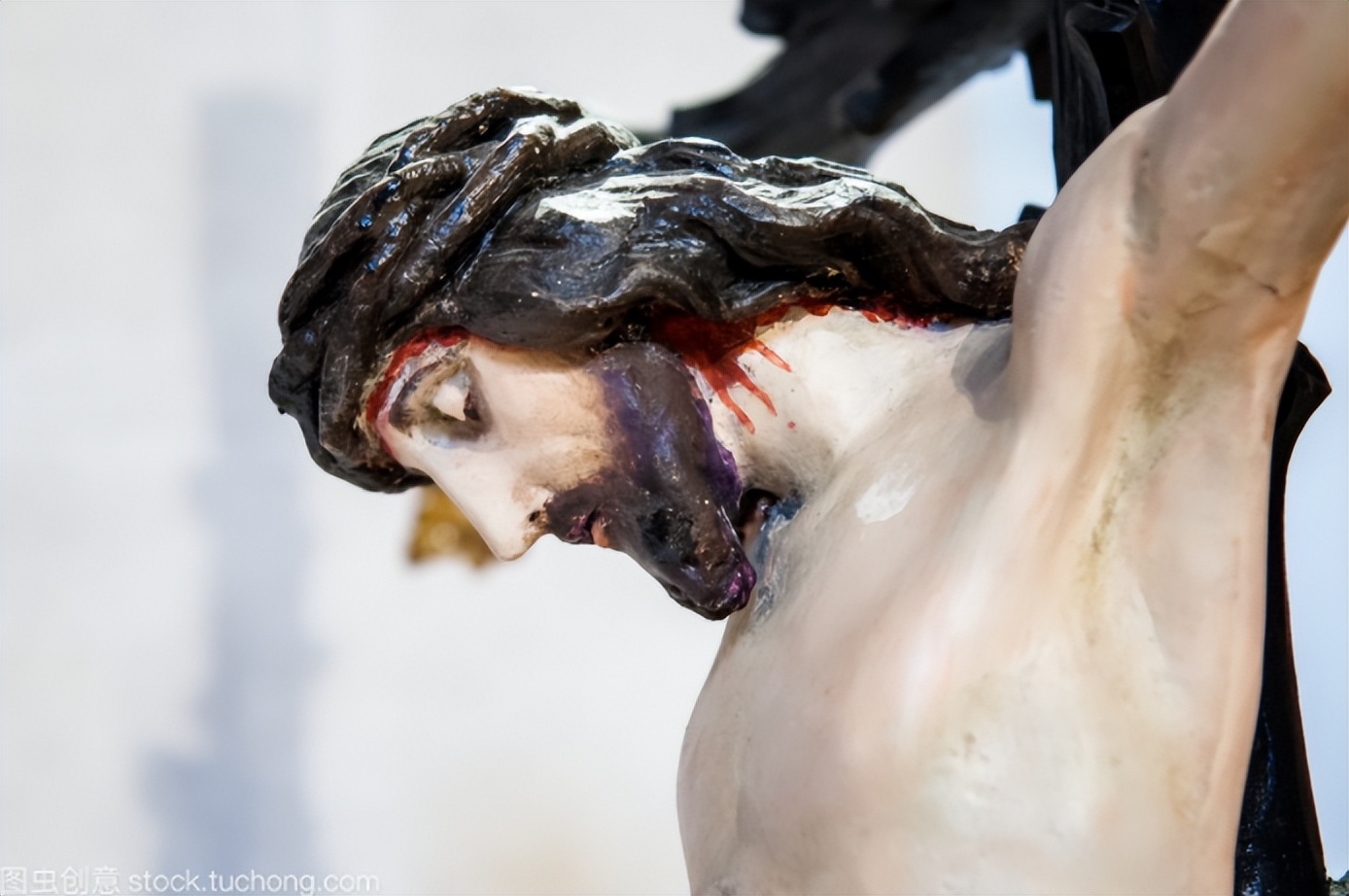 足球运动员进场时画十字架,球员上场画十字