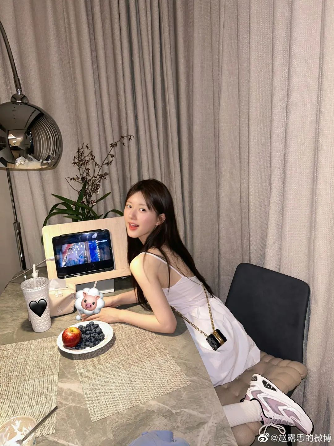 赵露思娇小可人,像赵露思一样轻轻甜美风穿搭