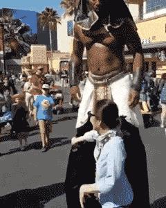 神回复：把儿子头弹破了，老婆马上回家怎么办？我只想留条命