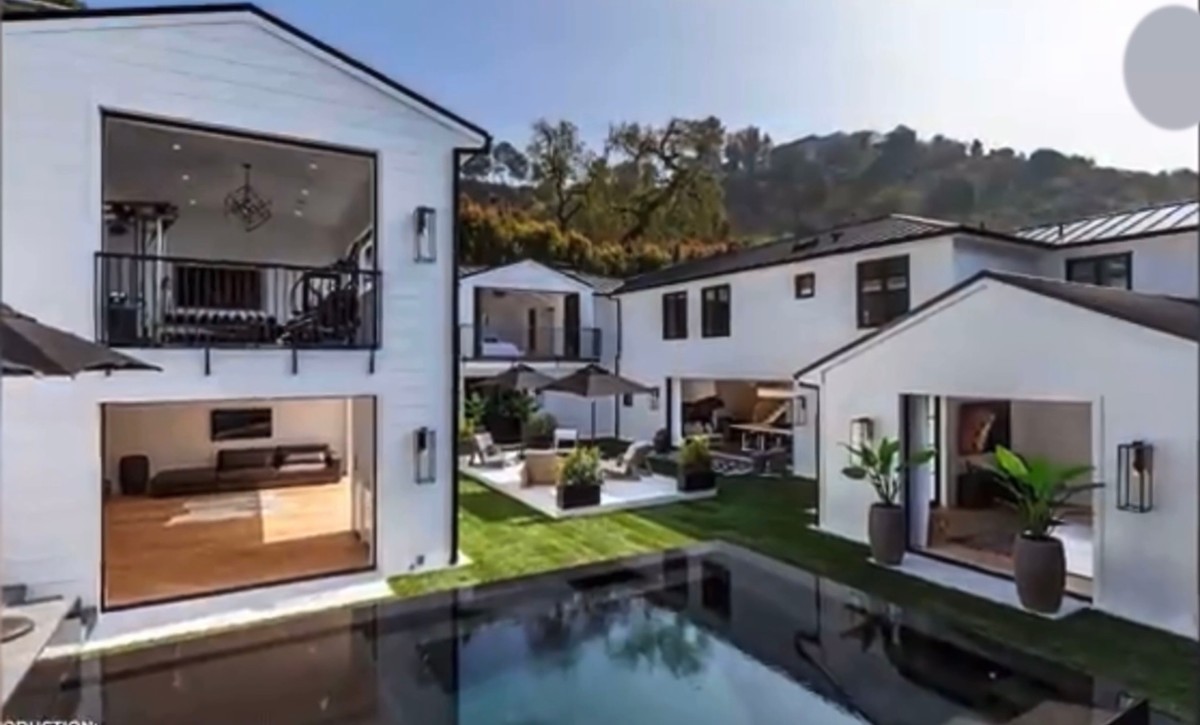 蕾哈娜资本,蕾哈娜成名之路