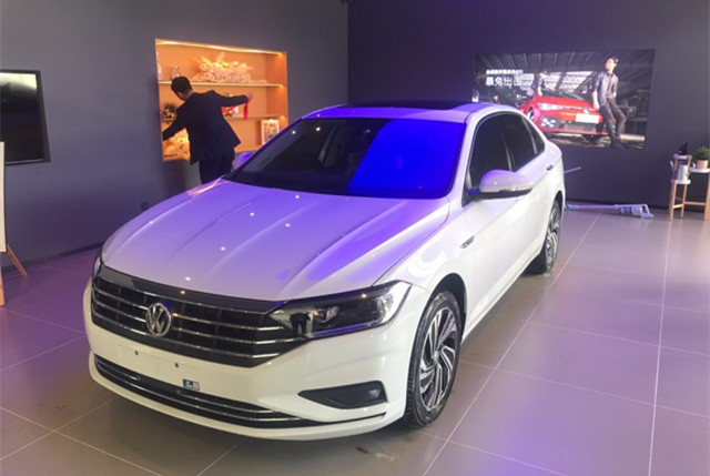 开完日产轩逸再开丰田卡罗拉,开完轩逸再开艾瑞泽8