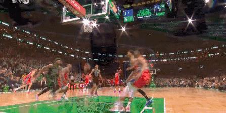 哈登红色篮球鞋罚球,粉红色球鞋