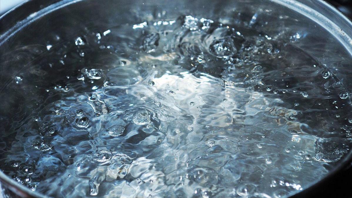 有趣的科学现象及解释,木勺放在锅上能防溢的原理