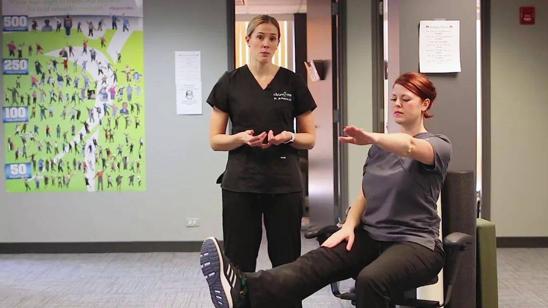 生完孩子后一年腰痛怎么锻炼,产后腰痛怎么缓解最简单的方法