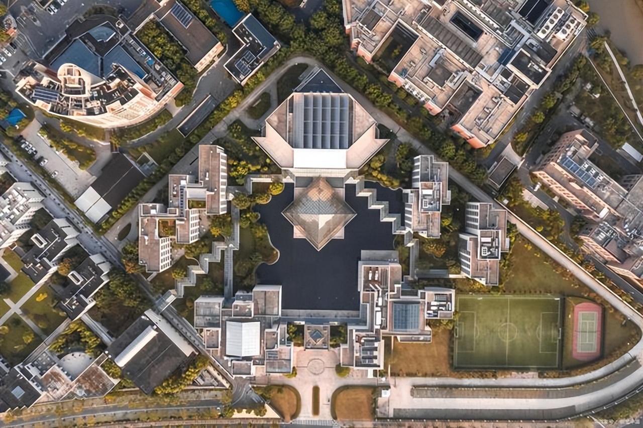 工商管理算不算金融类专业,工商企业管理是万金油专业吗