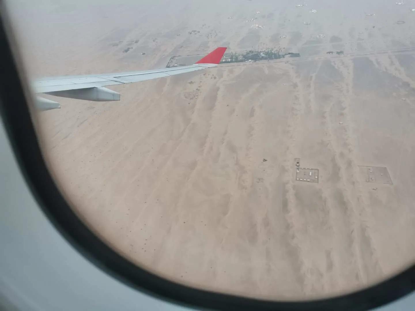 阿联酋一半海水一半沙漠航拍,阿联酋都是沙漠么