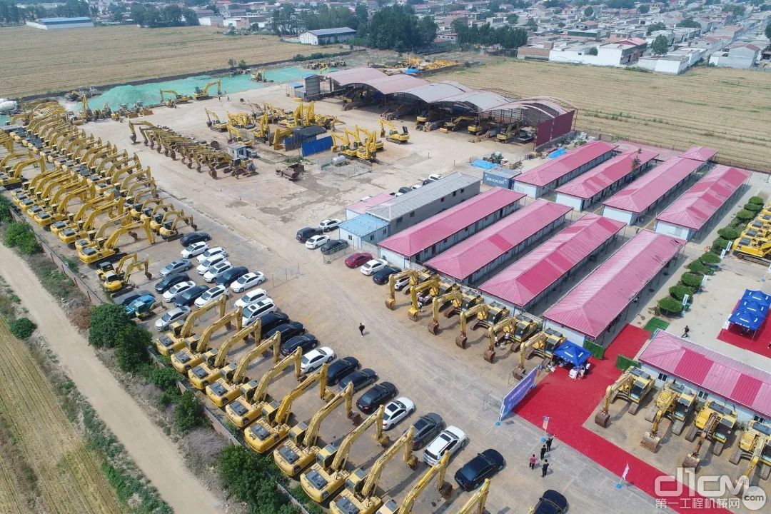 二手挖掘机交易市场现场直播,哪个平台卖二手挖掘机