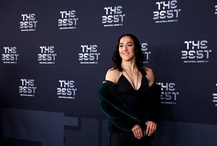 摩根世界杯梅西,梅西黑袍领奖视频