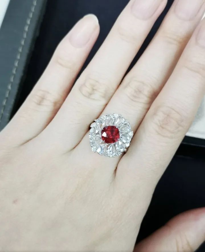 黄金价格狂飙创历史新高,国际金价狂飙黄金50年走势