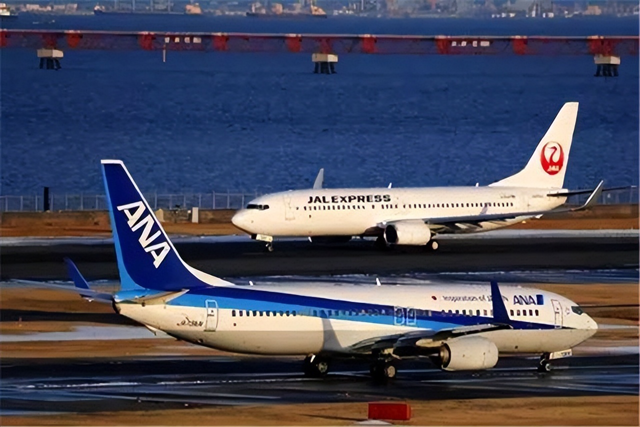 日本空姐上班要穿打底裤吗,日航为什么规定空姐必须穿安全裤