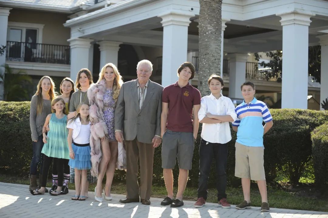 女程序员住8000㎡豪宅、花20年装修：我的成功，是嫁了个亿万富翁