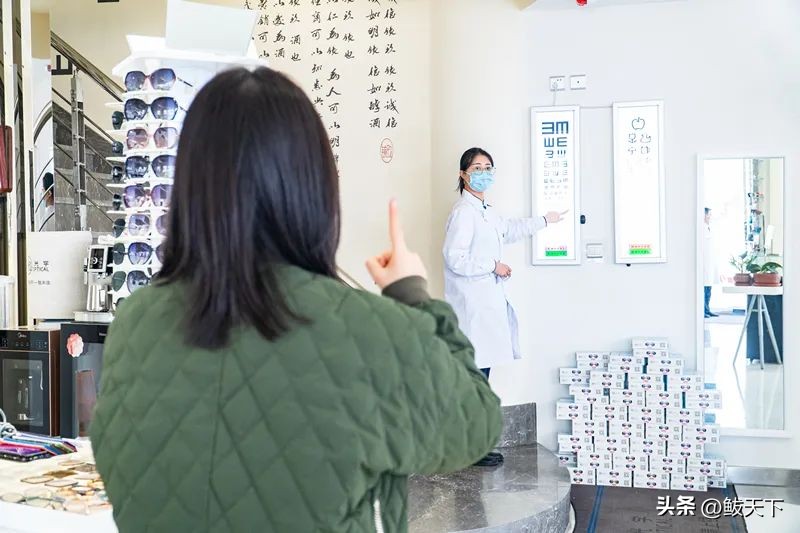 开学季眼视光学中心迎就诊高峰,东城开学季学生配镜迎高峰