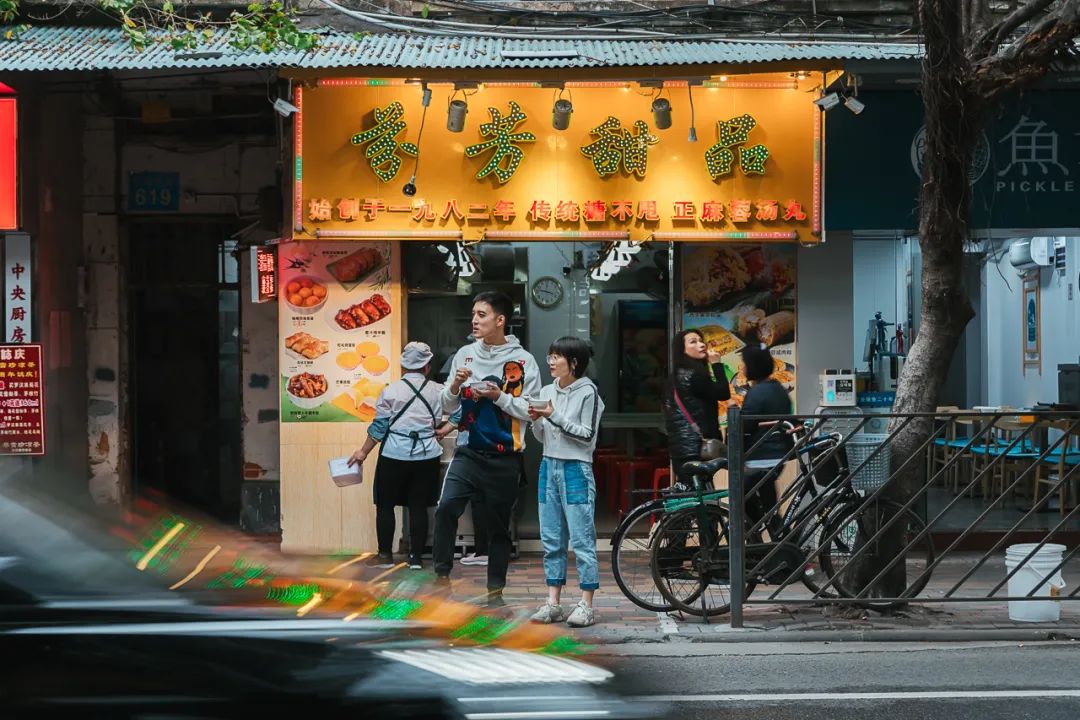 粤语情话晴天阴天暴雨天怎么说,粤语很甜很撩的情话短句谐音