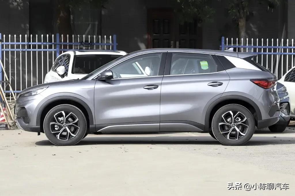 比亚迪元plus价格5.39-24.38万,比亚迪元plus510km旗舰版驾驶