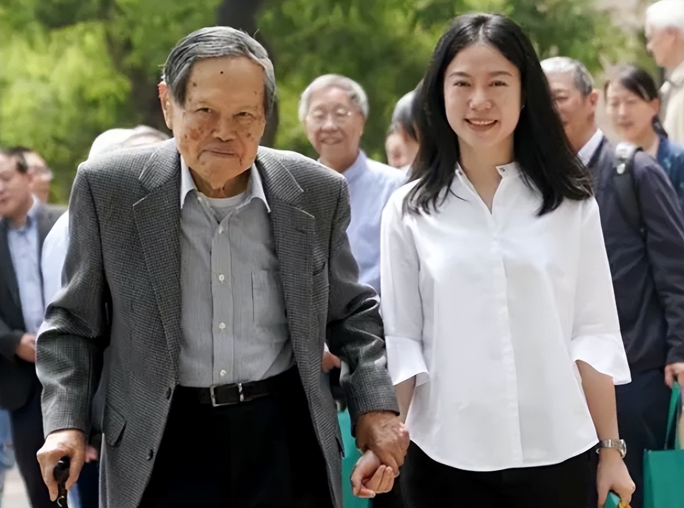 翁帆嫁给杨振宁的真正原因是什么,翁帆嫁给杨振宁是正确的婚姻观吗