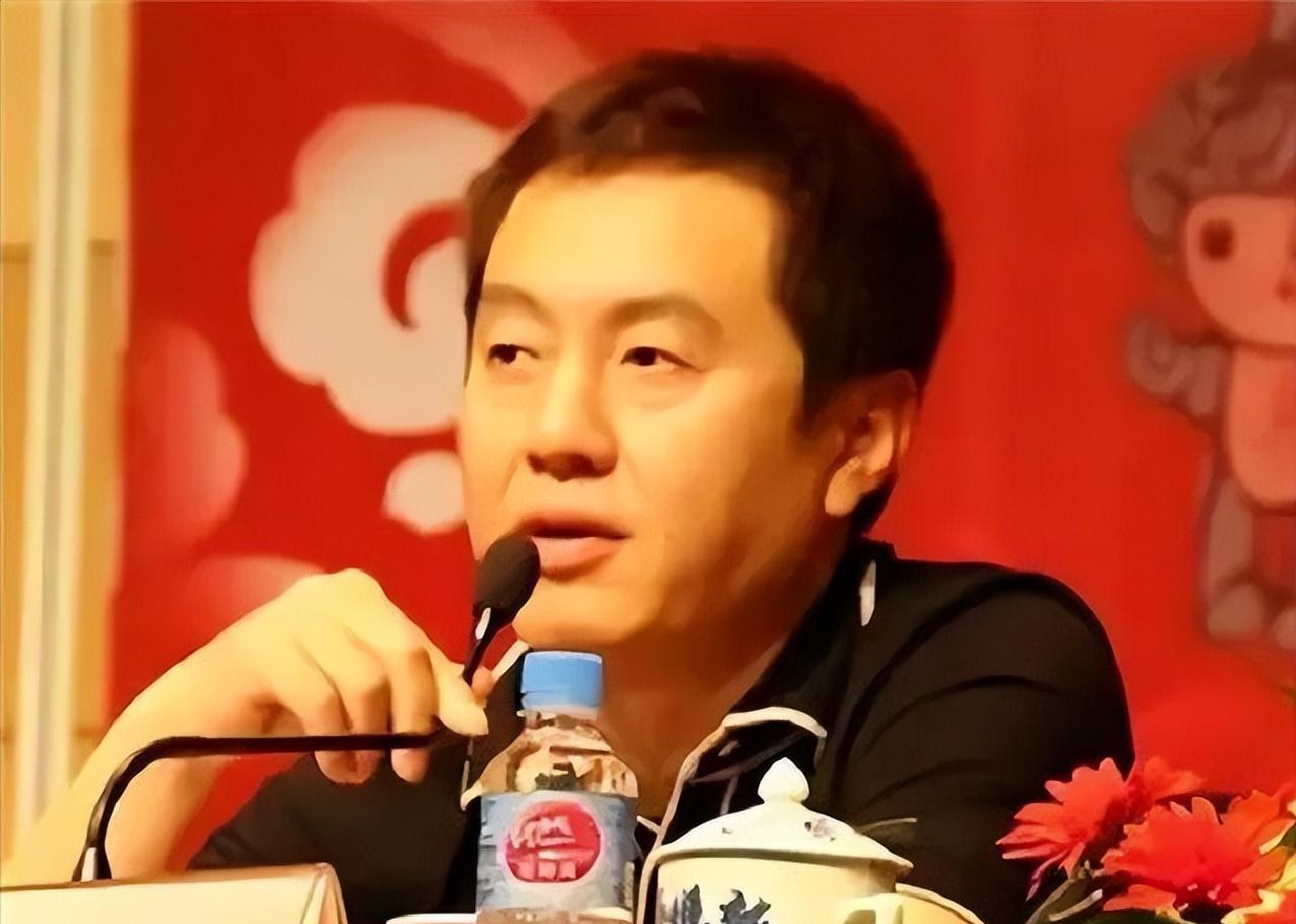 女乒教练施之皓，开除世界冠军郭跃引争议，娶小22岁弟子重回上海