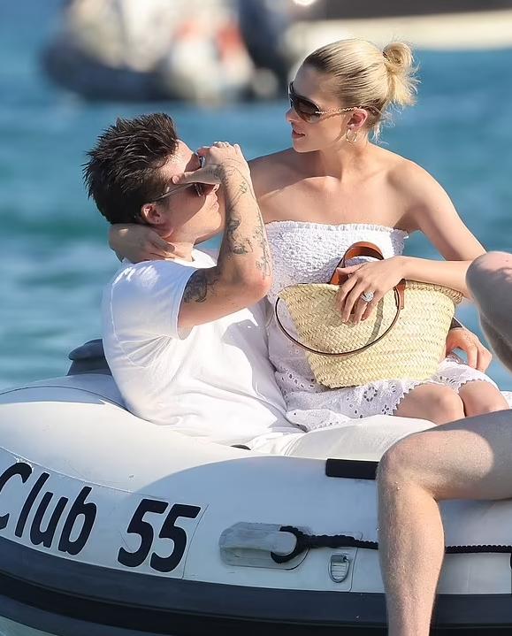 贝嫂承认与儿媳冷战不和,贝嫂跟婆婆闹翻事件视频