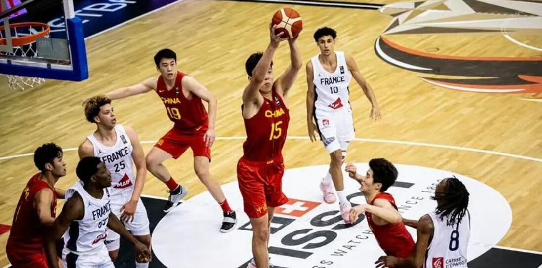 一场比赛征服国际篮坛，18岁的杨翰森，打进NBA，接班周琦？