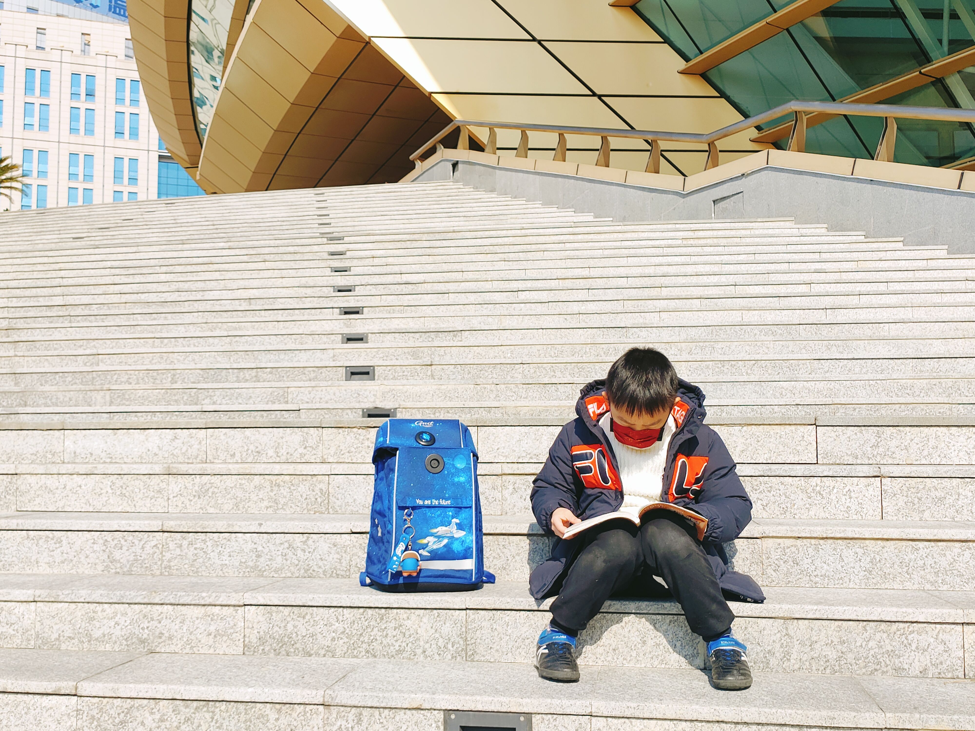 既轻便又实用的小学生书包,学生单肩书包推荐简单