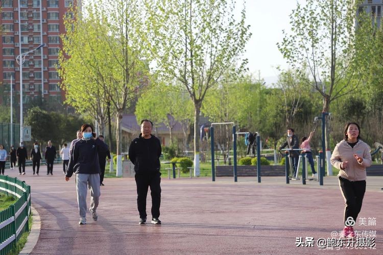 清晨的公园静态美和动态美,运城体育公园夜间灯光