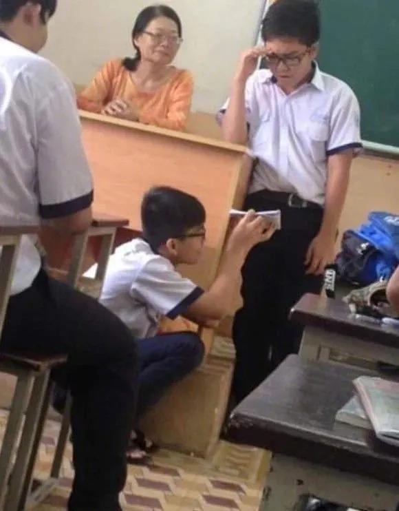 大家来看一下搞笑图片,讨论一下搞笑图片