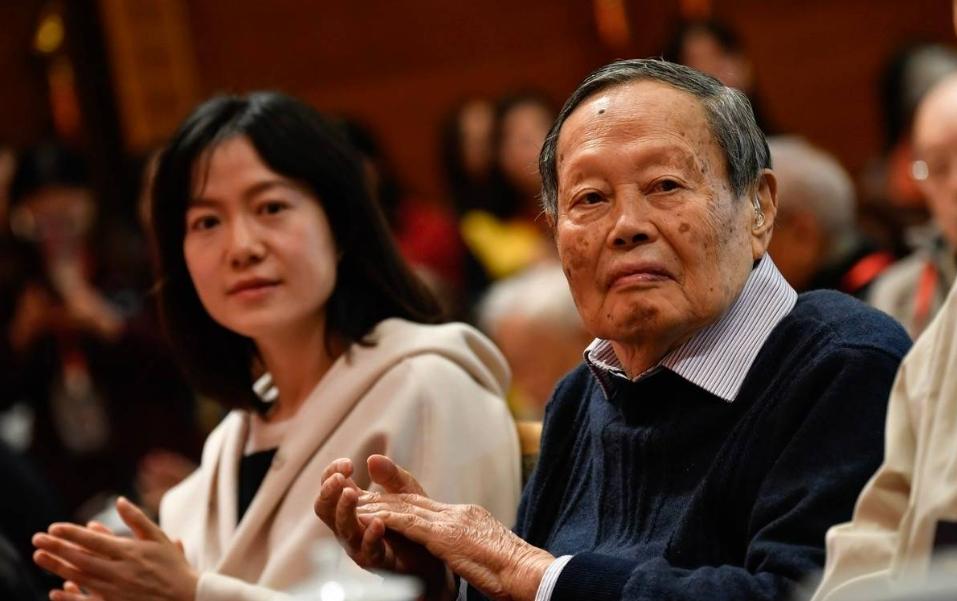 钱学森力学班和姚期智班哪个厉害,姚期智和钱学森合影