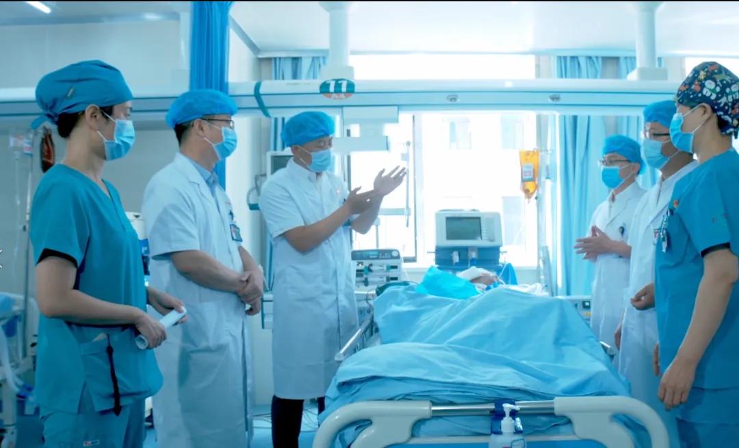 女子腹痛大出血,21岁女子剧烈腹痛抢救不及时