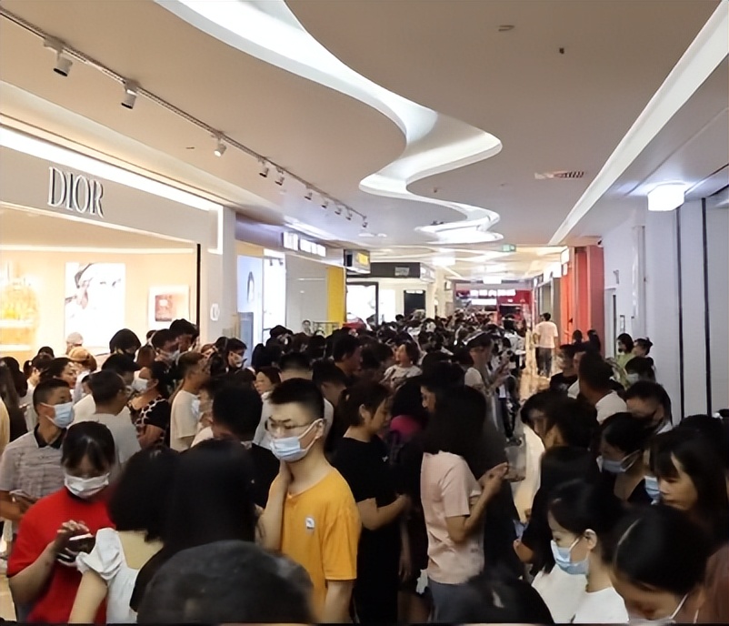 万家丽广场长沙排名第二的商圈,长沙万家丽广场宇宙中心内部图片